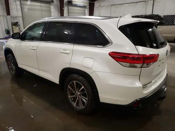 5TDJZRFH9KS627808 2019 TOYOTA HIGHLANDER - Image 2