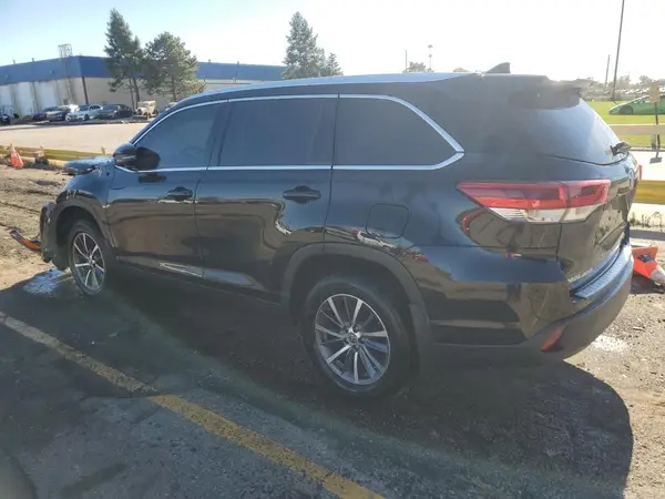 5TDJZRFH9KS630031 2019 TOYOTA HIGHLANDER - Image 2