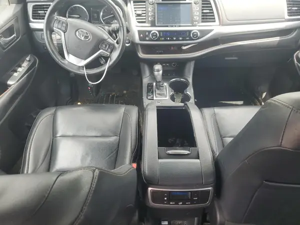 5TDJZRFH9KS702457 2019 TOYOTA HIGHLANDER - Image 8