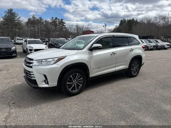 5TDJZRFH9KS703088 2019 TOYOTA HIGHLANDER - Image 2