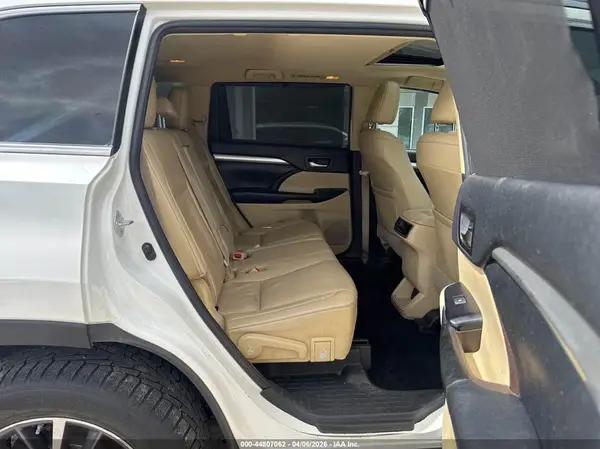 5TDJZRFH9KS703088 2019 TOYOTA HIGHLANDER - Image 8