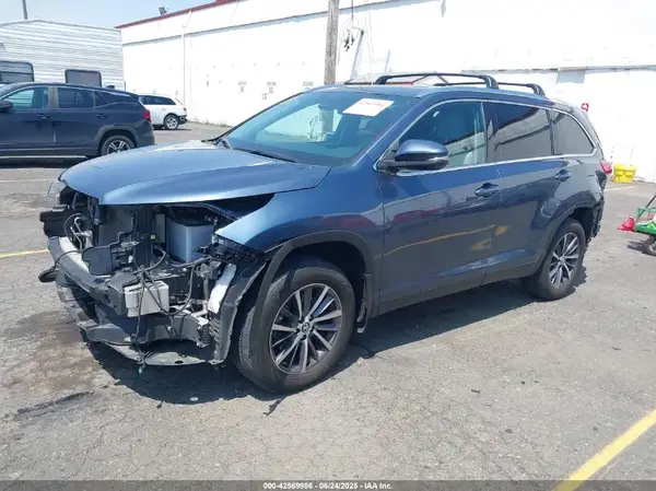 5TDJZRFH9KS705634 2019 TOYOTA HIGHLANDER - Image 2