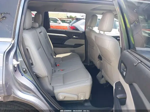 5TDJZRFH9KS705634 2019 TOYOTA HIGHLANDER - Image 8