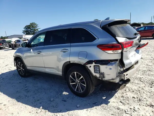 5TDJZRFH9KS710056 2019 TOYOTA HIGHLANDER - Image 2