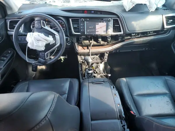 5TDJZRFH9KS715886 2019 TOYOTA HIGHLANDER - Image 8