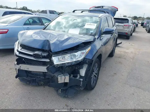 5TDJZRFH9KS719369 2019 TOYOTA HIGHLANDER - Image 2