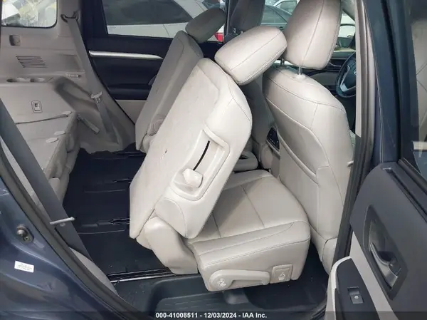 5TDJZRFH9KS719369 2019 TOYOTA HIGHLANDER - Image 8