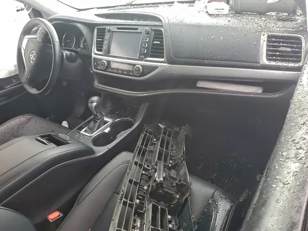 5TDJZRFH9KS721249 2019 TOYOTA HIGHLANDER - Image 8
