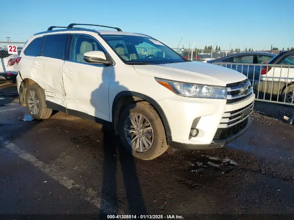 5TDJZRFH9KS731568 2019 TOYOTA HIGHLANDER - Image 1
