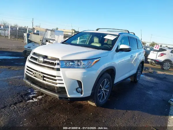 5TDJZRFH9KS731568 2019 TOYOTA HIGHLANDER - Image 2