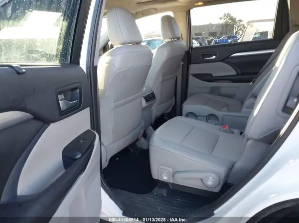 5TDJZRFH9KS731568 2019 TOYOTA HIGHLANDER - Image 8