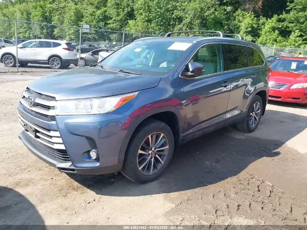 5TDJZRFH9KS734440 2019 TOYOTA HIGHLANDER - Image 2