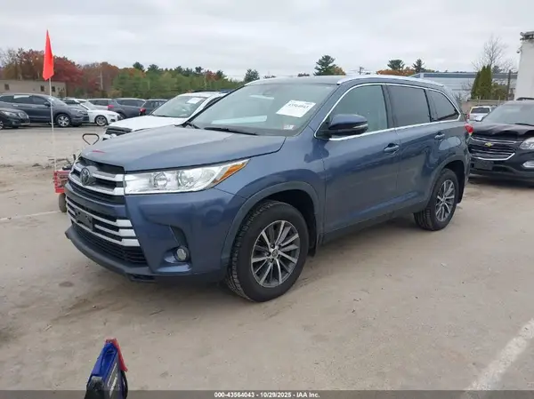 5TDJZRFH9KS736267 2019 TOYOTA HIGHLANDER - Image 2
