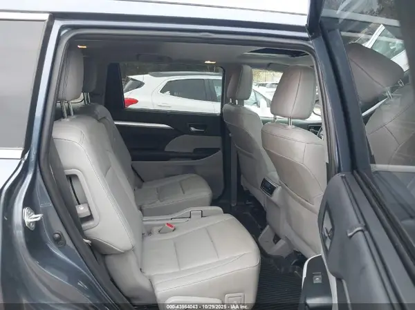 5TDJZRFH9KS736267 2019 TOYOTA HIGHLANDER - Image 8