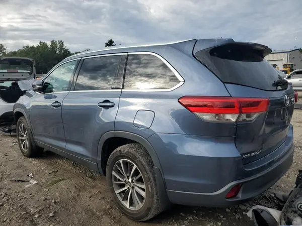 5TDJZRFH9KS737323 2019 TOYOTA HIGHLANDER - Image 2