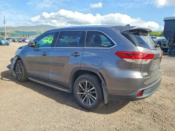 5TDJZRFH9KS738732 2019 TOYOTA HIGHLANDER - Image 2
