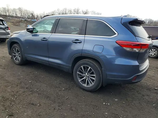 5TDJZRFH9KS739265 2019 TOYOTA HIGHLANDER - Image 2