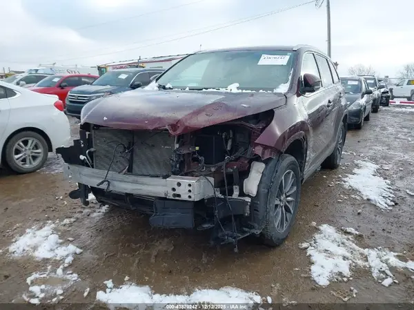 5TDJZRFH9KS740948 2019 TOYOTA HIGHLANDER - Image 2