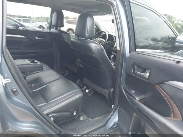 5TDJZRFH9KS916560 2019 TOYOTA HIGHLANDER - Image 8