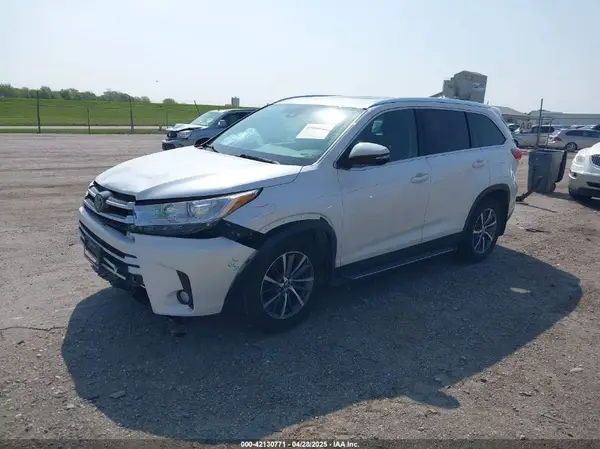 5TDJZRFH9KS917580 2019 TOYOTA HIGHLANDER - Image 2
