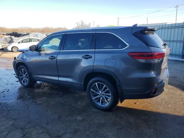 5TDJZRFH9KS917899 2019 TOYOTA HIGHLANDER - Image 2