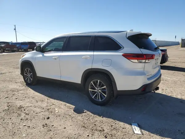5TDJZRFH9KS922889 2019 TOYOTA HIGHLANDER - Image 2