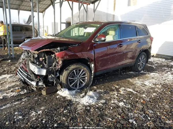 5TDJZRFH9KS930748 2019 TOYOTA HIGHLANDER - Image 2