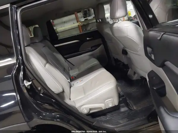 5TDJZRFH9KS952281 2019 TOYOTA HIGHLANDER - Image 8