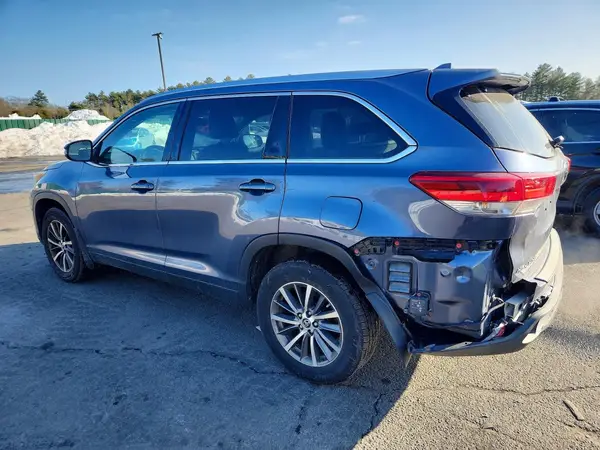 5TDJZRFH9KS952975 2019 TOYOTA HIGHLANDER - Image 2