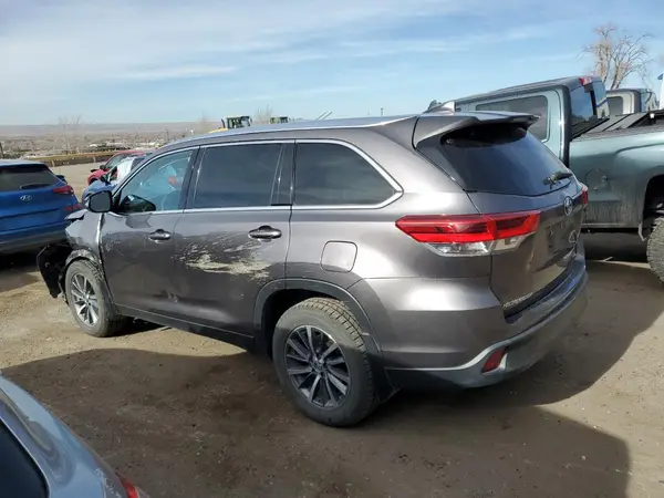 5TDJZRFH9KS954810 2019 TOYOTA HIGHLANDER - Image 2