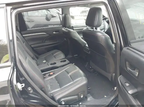 5TDJZRFH9KS973048 2019 TOYOTA HIGHLANDER - Image 8