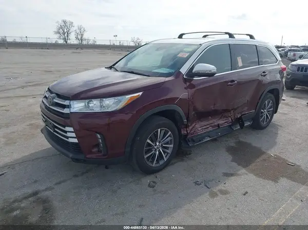 5TDJZRFH9KS975544 2019 TOYOTA HIGHLANDER - Image 2