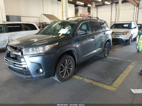 5TDJZRFH9KS976323 2019 TOYOTA HIGHLANDER - Image 2