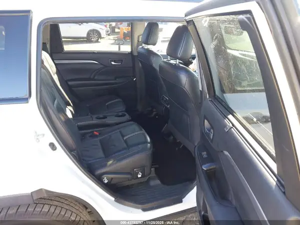 5TDJZRFH9KS978427 2019 TOYOTA HIGHLANDER - Image 8