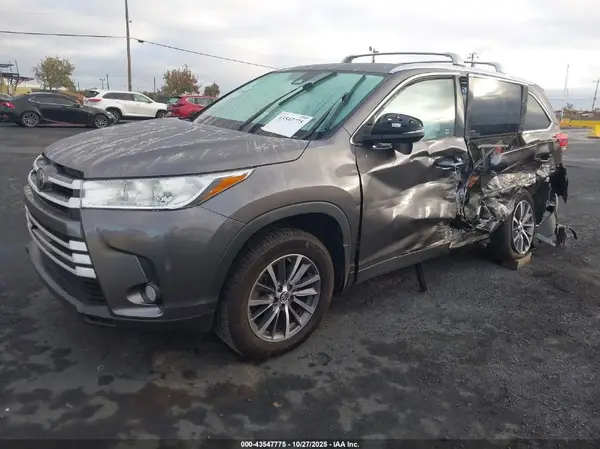 5TDJZRFH9KS988911 2019 TOYOTA HIGHLANDER - Image 2