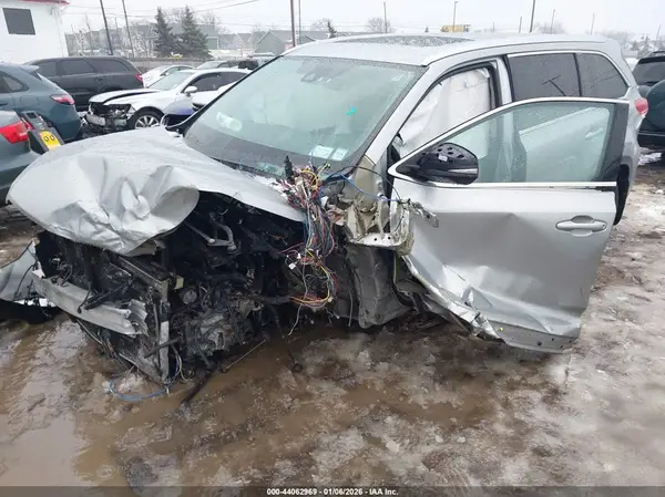 5TDJZRFHXHS364317 2017 TOYOTA HIGHLANDER - Image 2