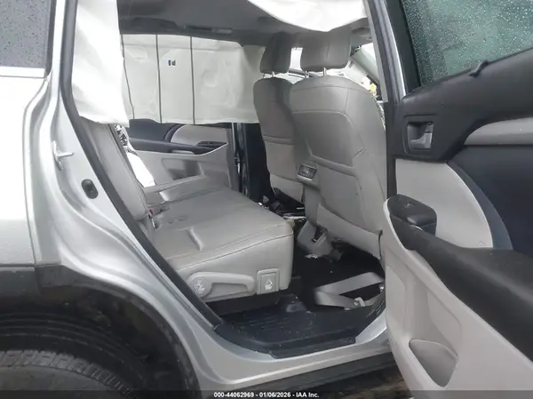 5TDJZRFHXHS364317 2017 TOYOTA HIGHLANDER - Image 8