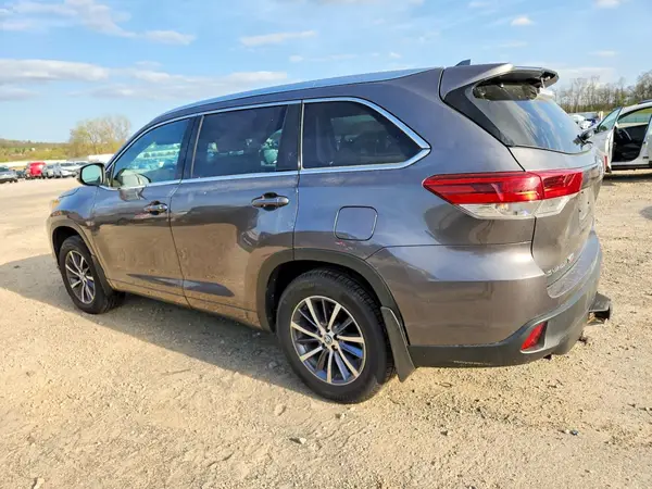 5TDJZRFHXHS366407 2017 TOYOTA HIGHLANDER - Image 2