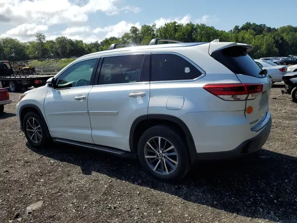 5TDJZRFHXHS367069 2017 TOYOTA HIGHLANDER - Image 2