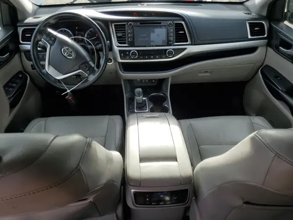 5TDJZRFHXHS367864 2017 TOYOTA HIGHLANDER - Image 8