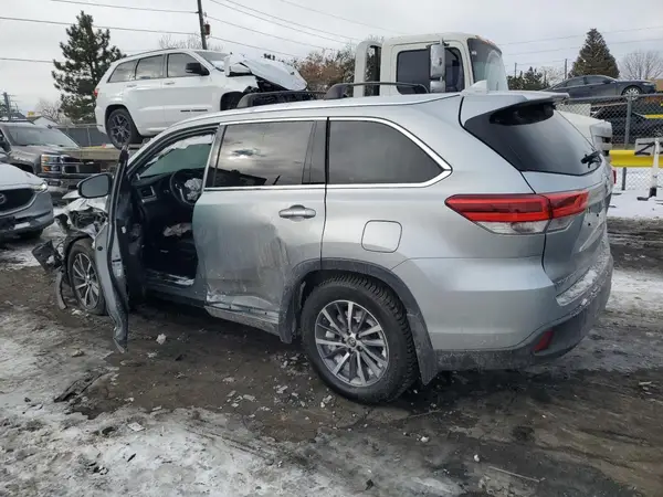 5TDJZRFHXHS371252 2017 TOYOTA HIGHLANDER - Image 2