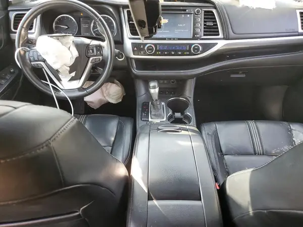 5TDJZRFHXHS374068 2017 TOYOTA HIGHLANDER - Image 8