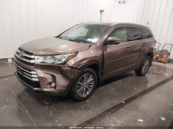 5TDJZRFHXHS377326 2017 TOYOTA HIGHLANDER - Image 2