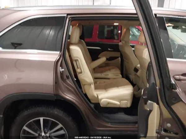 5TDJZRFHXHS377326 2017 TOYOTA HIGHLANDER - Image 8