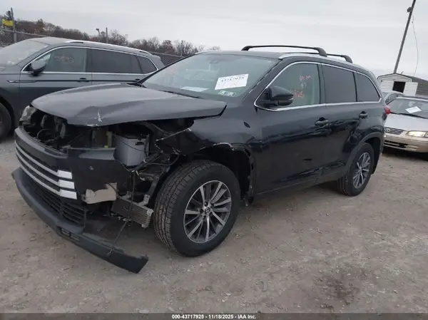 5TDJZRFHXHS377391 2017 TOYOTA HIGHLANDER - Image 2