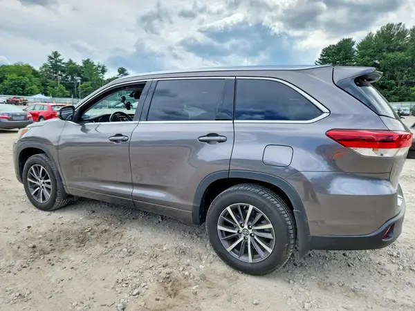 5TDJZRFHXHS380128 2017 TOYOTA HIGHLANDER - Image 2