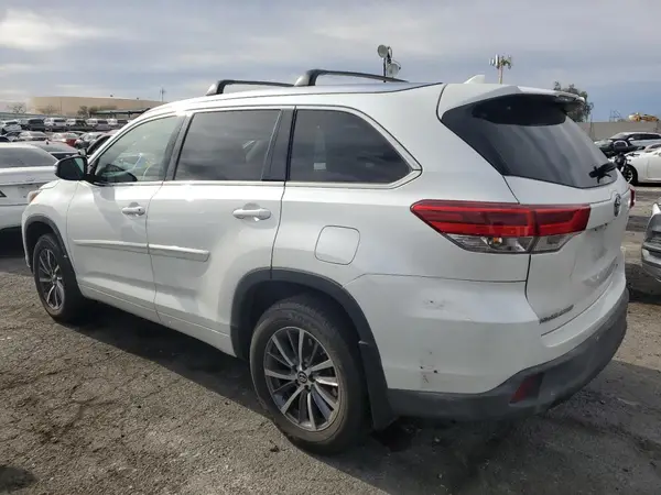 5TDJZRFHXHS380727 2017 TOYOTA HIGHLANDER - Image 2