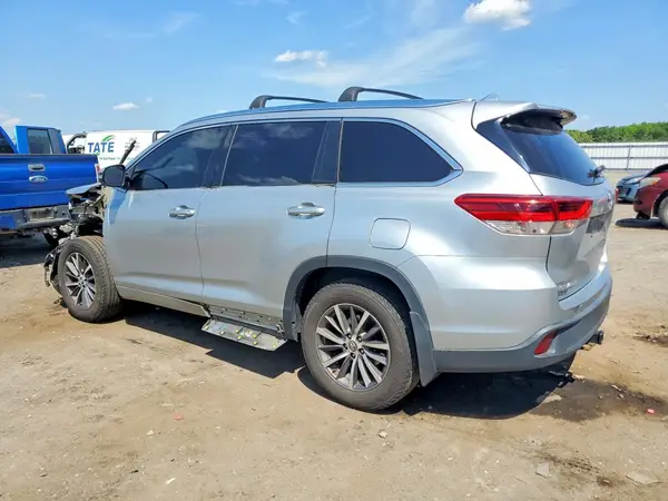5TDJZRFHXHS381022 2017 TOYOTA HIGHLANDER - Image 2