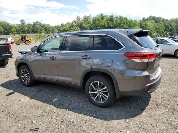 5TDJZRFHXHS381571 2017 TOYOTA HIGHLANDER - Image 2