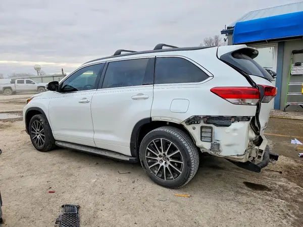 5TDJZRFHXHS384938 2017 TOYOTA HIGHLANDER - Image 2